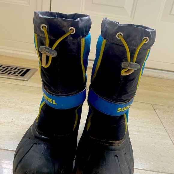 Sorel winter boots for boy - Picture 3 of 3